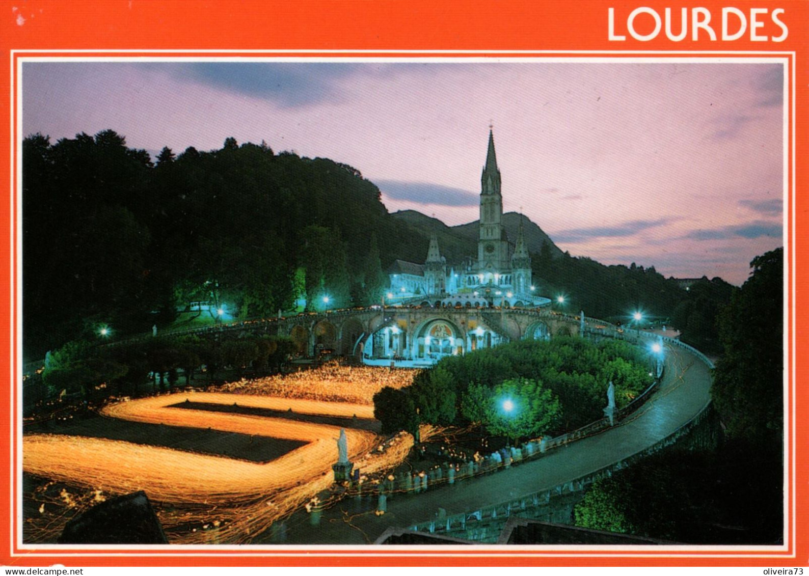 LOURDES - La Basilique Iluminée Et La Procesion Aux Flambeaux - Lourdes