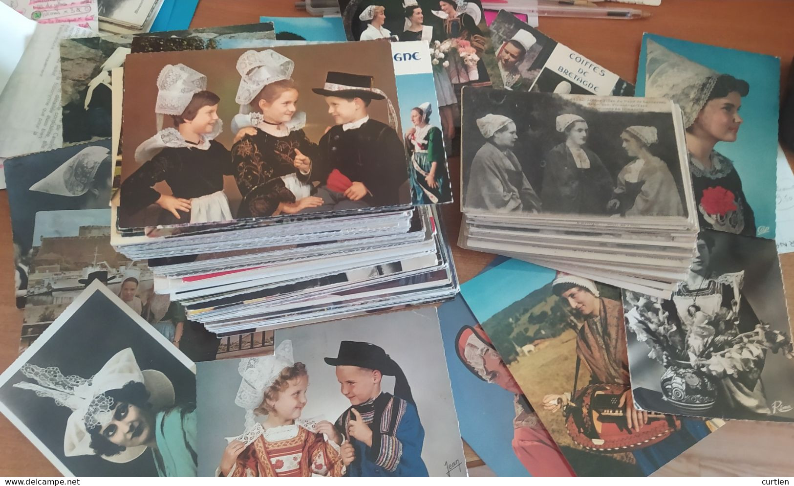 Folklore . Tenues . Habits Etc ... Lot De 400 Cartes - Kostums