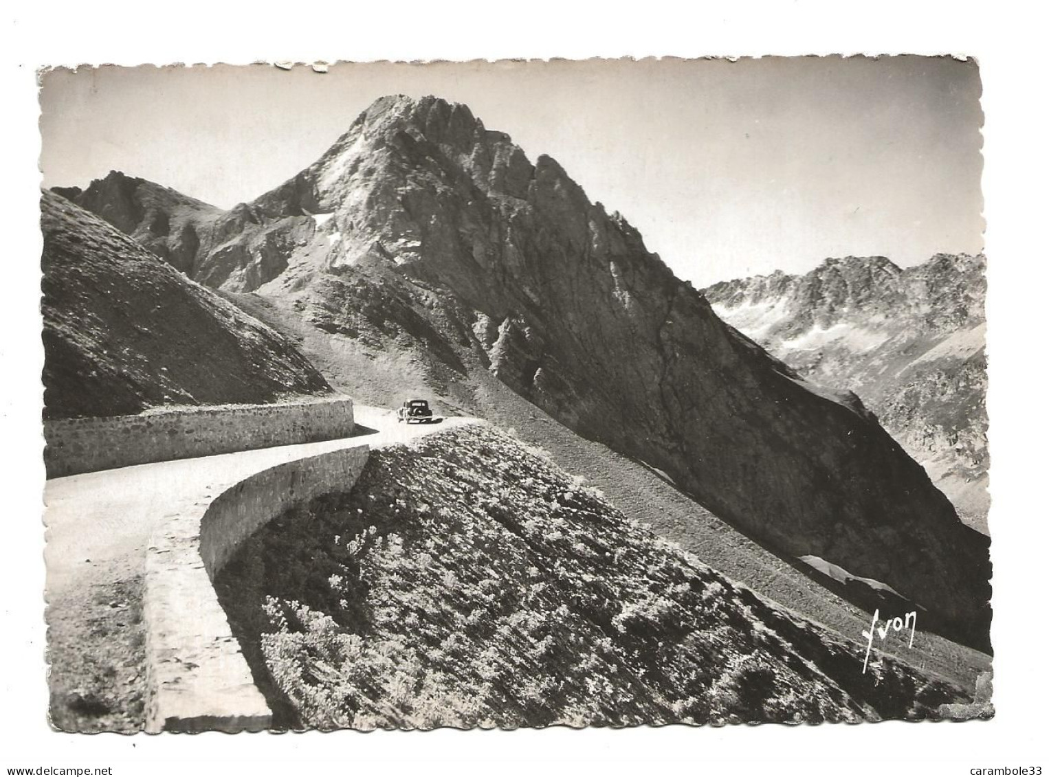 CPA    Les Hautes Pyrénées   Traction Citroën Dans Col Du Tourmalet ( 2113 M)    Photo Yvon Non Circulée( 1605) - Sonstige & Ohne Zuordnung