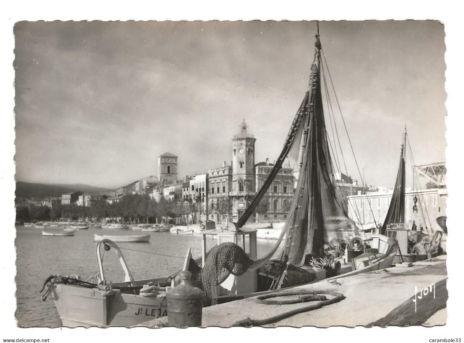 CPA   13  La Ciotat  (Bouches Du Rhone)  Un Coin Du Port Et L'Hotel De Ville   Photo Yvon Non Circulée( 1603) - La Ciotat