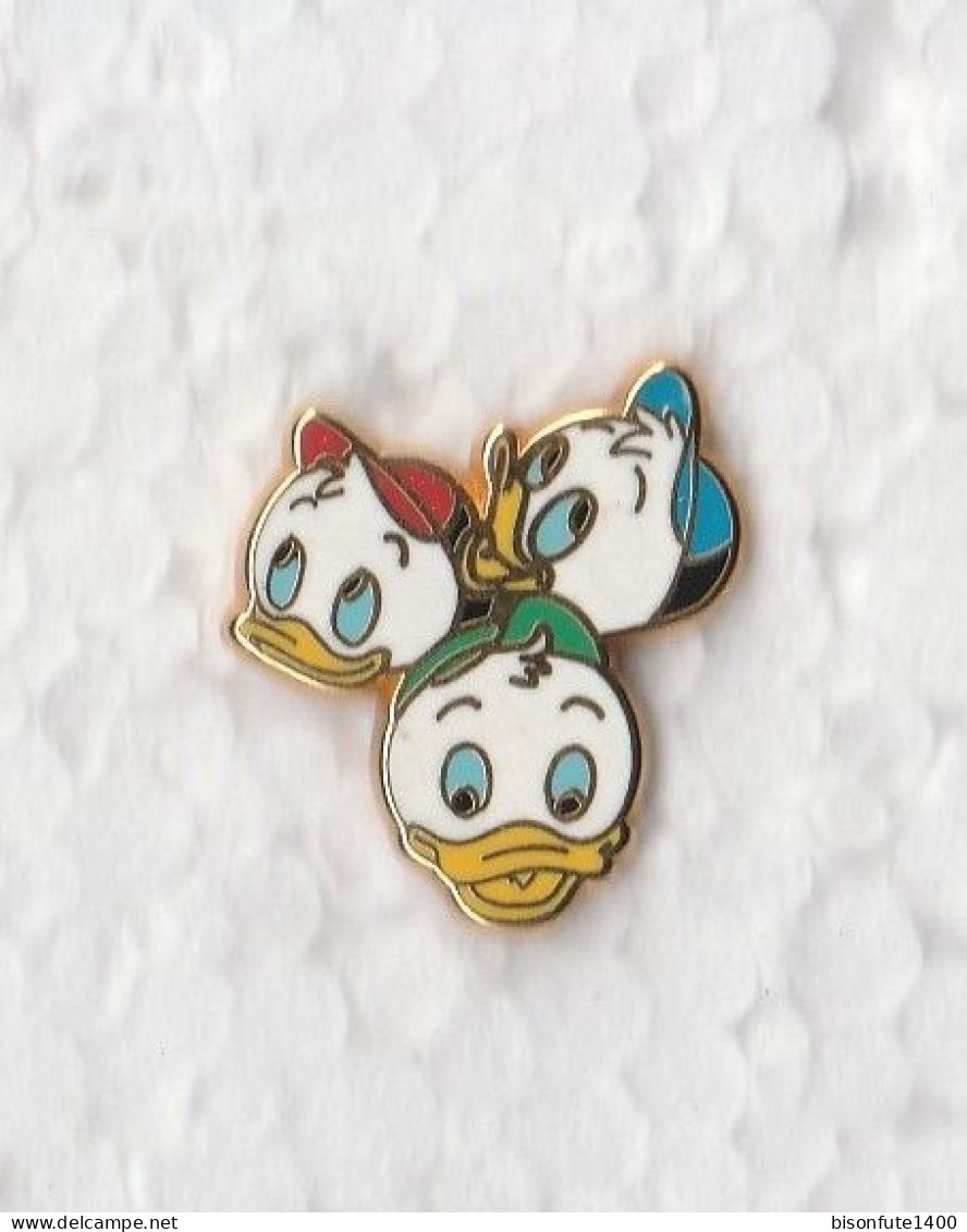 1 Pin's Les Neveux De DONALD DUCK - DISNEY - En Métal Doré Et 1 Attache. - Disney