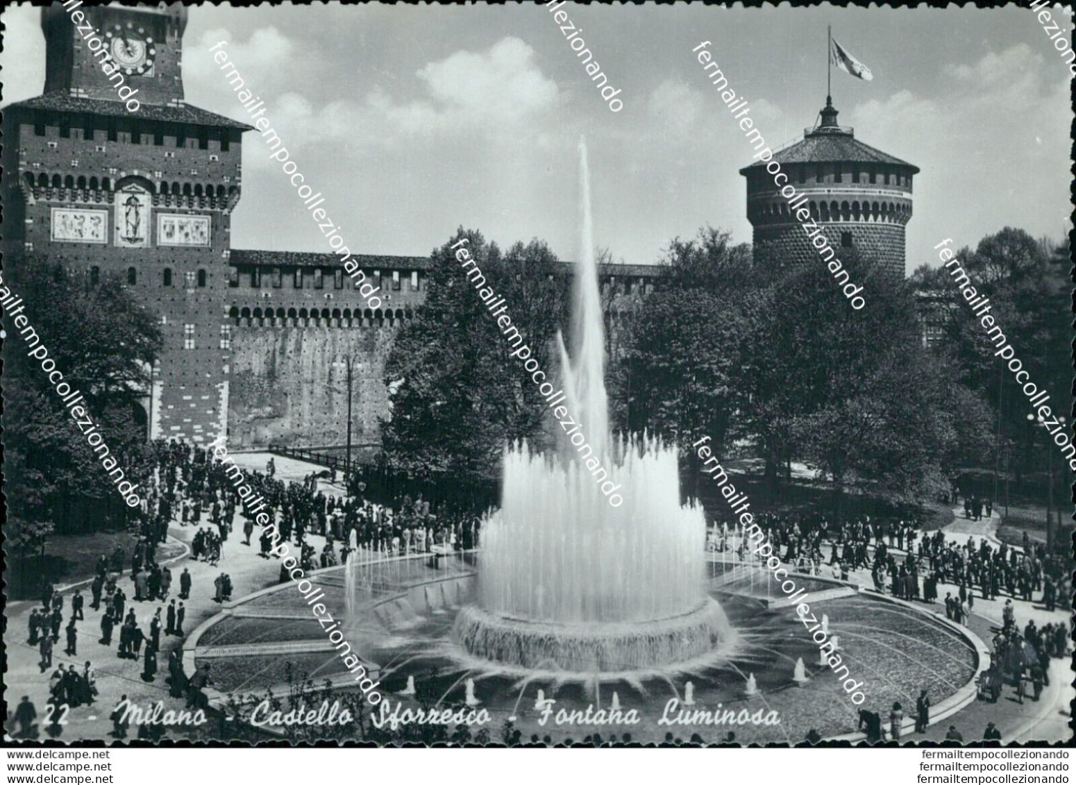 Bq470 Cartolina Milano Citta' Castello Sforzesco Fontana Luminaria - Milano (Mailand)