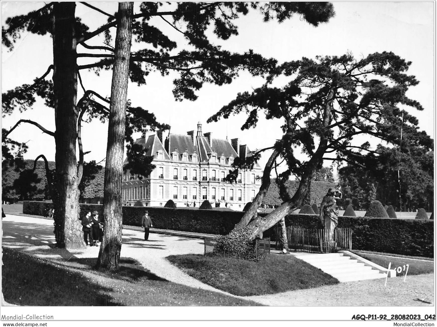 AGQP11-0865-92 - SCEAUX - Le Chateau Vu Du Parc Et Statue D'hivers - Sceaux