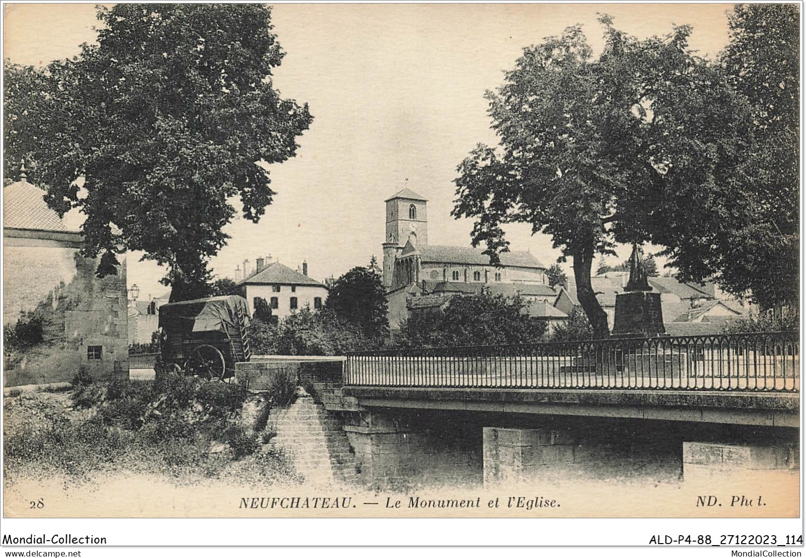 ALDP4-88-0358 - NEUFCHATEAU - Le Monument Et L'église  - Neufchateau