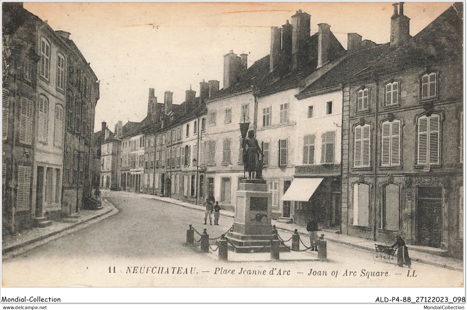 ALDP4-88-0350 - NEUFCHATEAU - Place Jeanne D'arc - Neufchateau