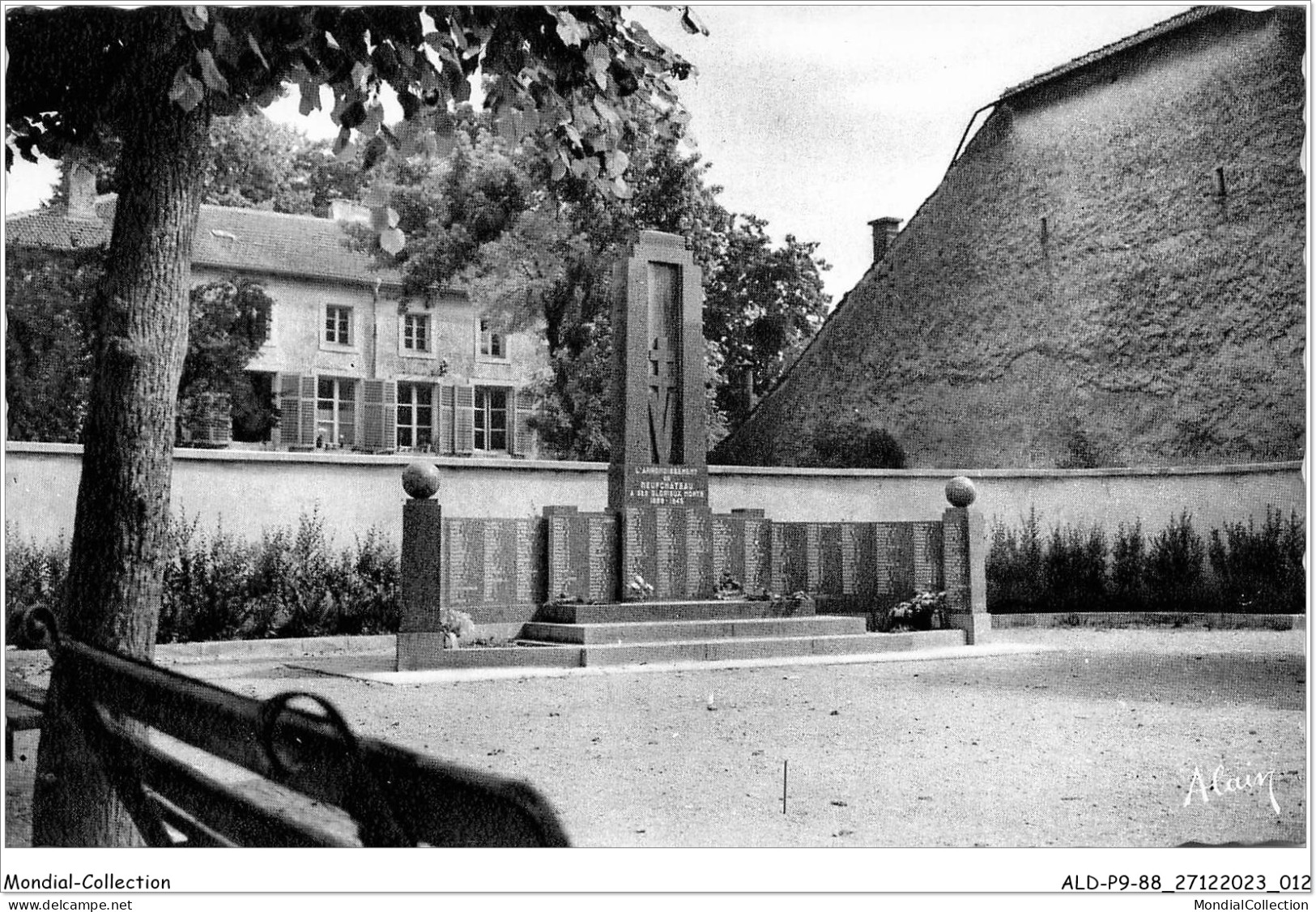 ALDP9-88-0807 - NEUFCHATEAU - Monument Aux Morts 1939-1945 - Neufchateau