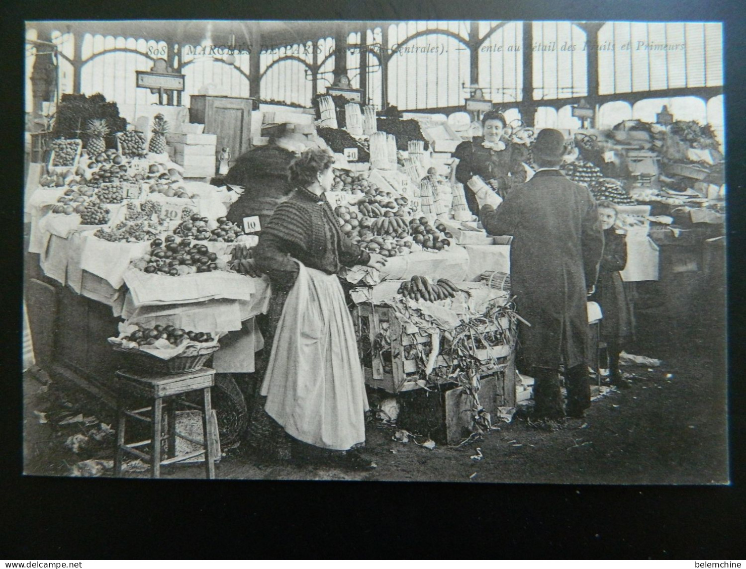 LES MARCHES DE PARIS                HALLES CENTRALES             VENTE AU DETAIL DES FRUITS ET PRIMEURS - Autres & Non Classés