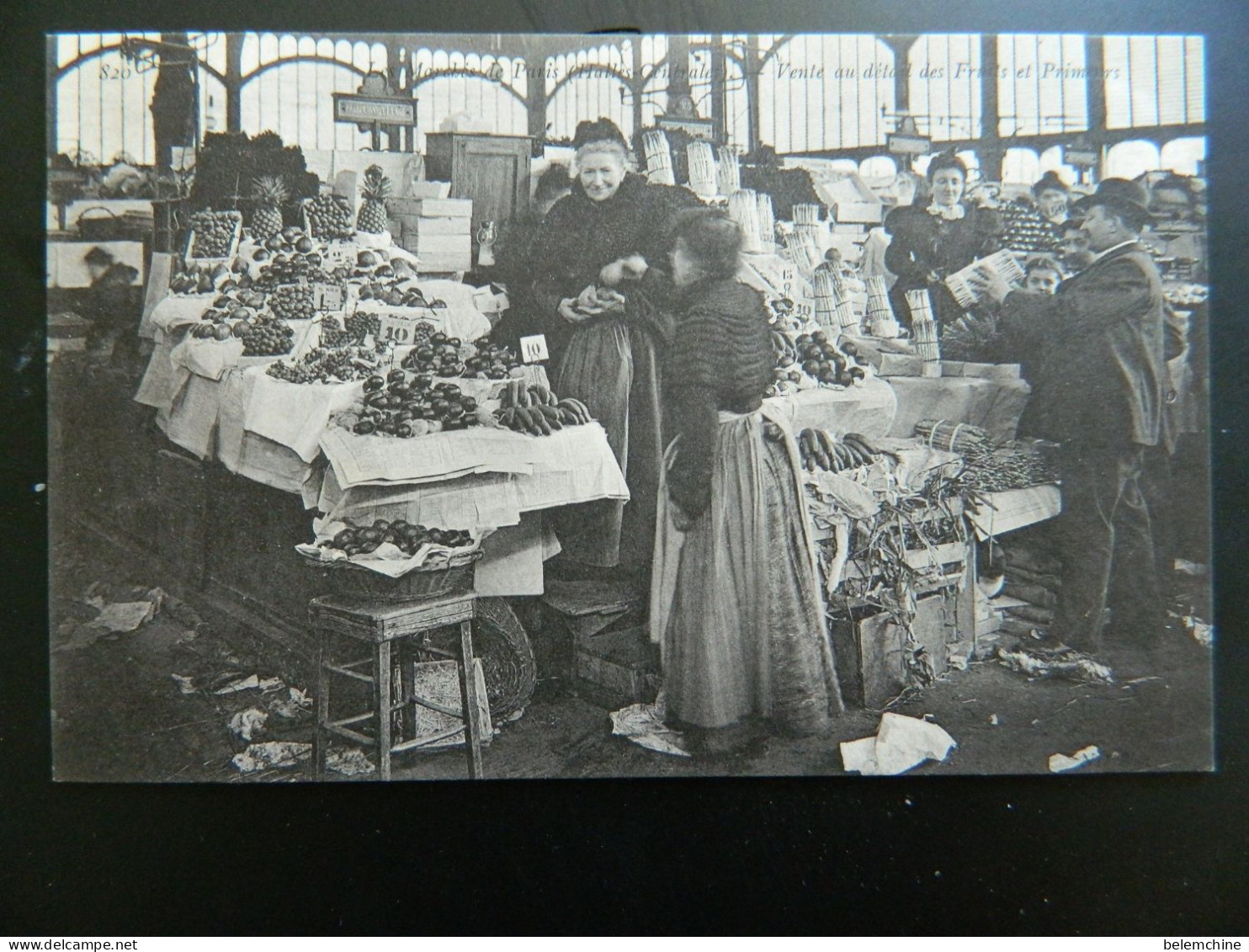 LES MARCHES DE PARIS                HALLES CENTRALES             VENTE AU DETAIL DES FRUITS ET PRIMEURS - Other & Unclassified