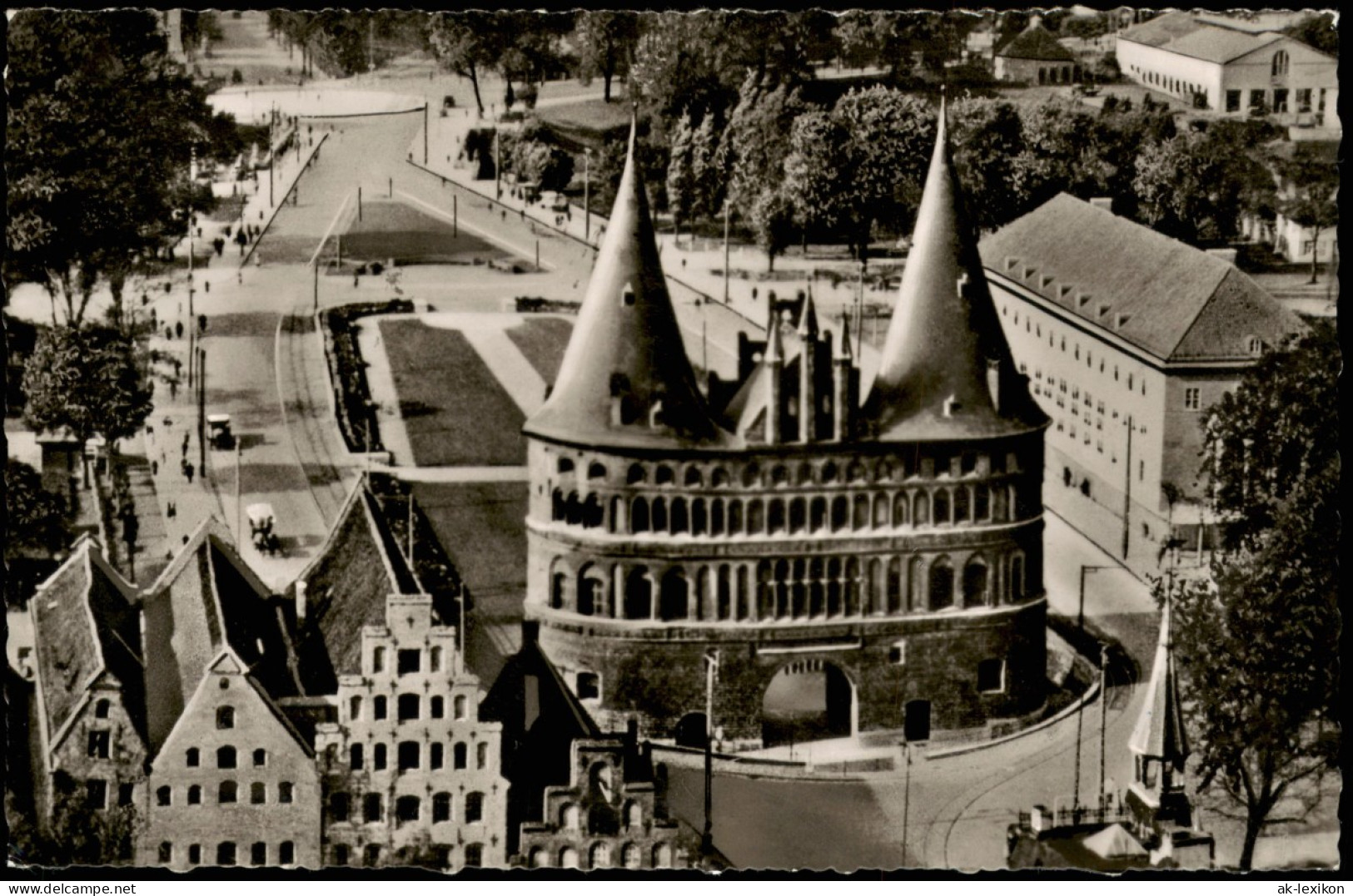 Ansichtskarte Lübeck Holstentor Aus Der Vogelschau Des St. Petri Turms 1955 - Autres & Non Classés