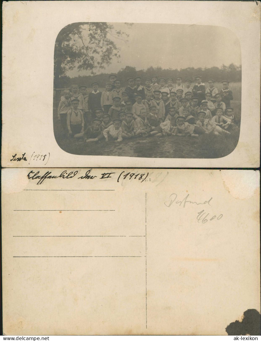 Ansichtskarte  Schule: Klassenfoto - Klassentreffen Jungen In Uniform 1918 - Unclassified