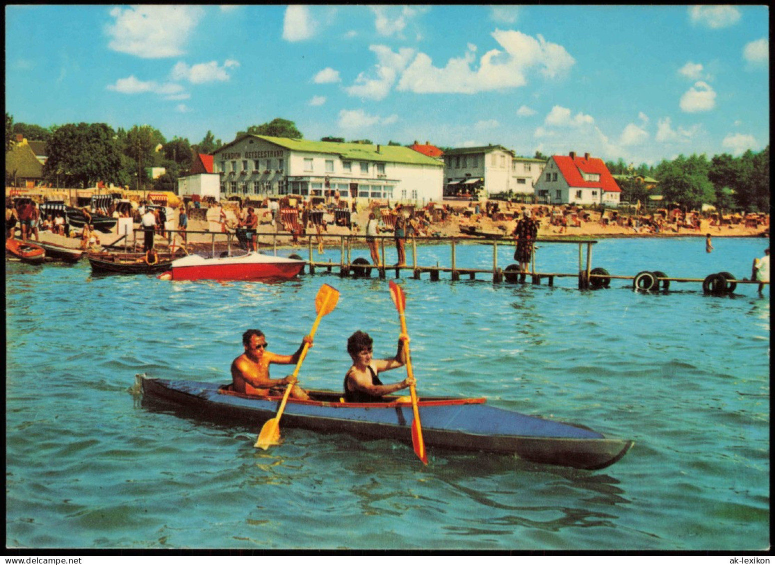 Ansichtskarte Sierksdorf Strand Ostsee Urlauber Im Paddelboot 1975 - Autres & Non Classés