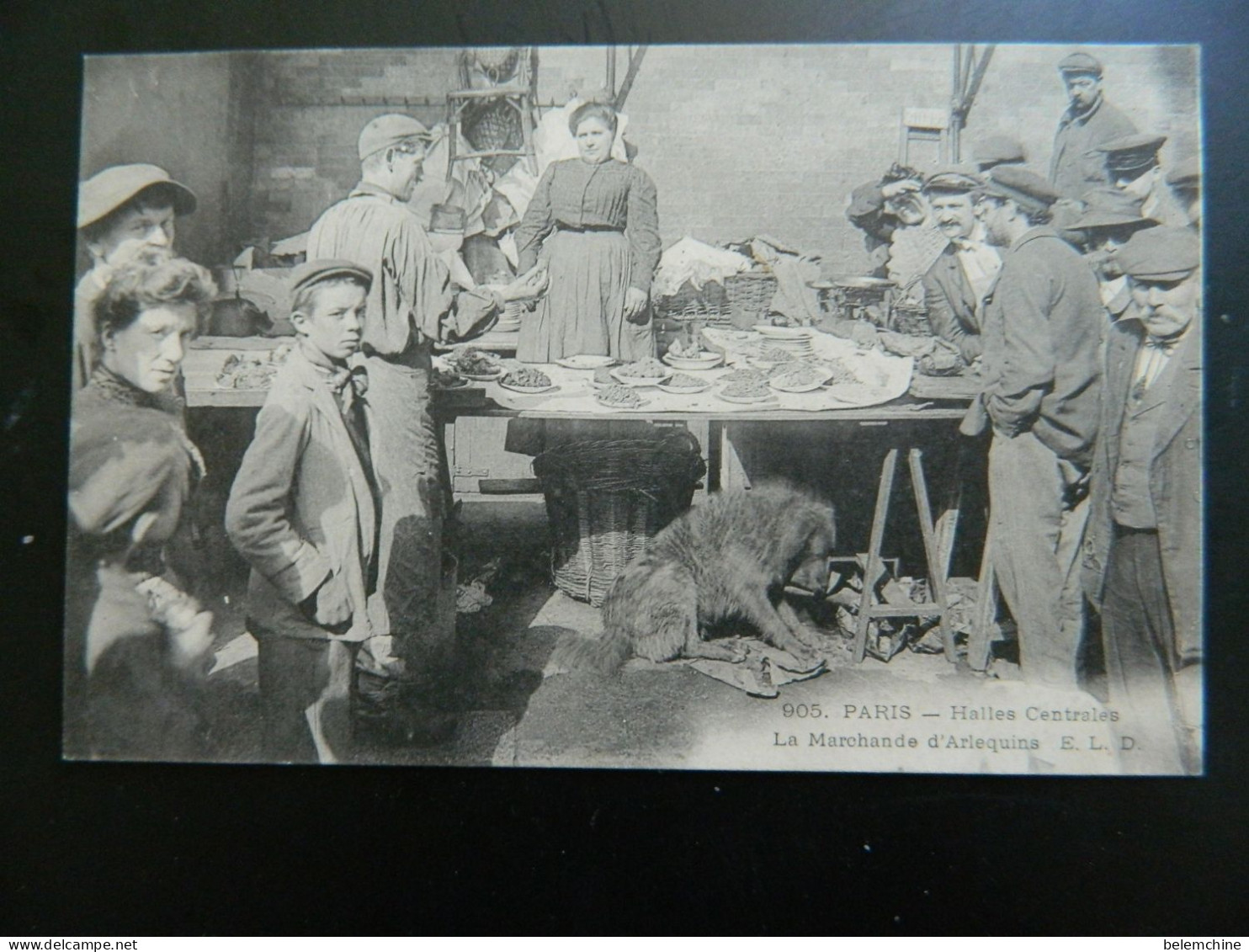 PARIS                HALLES CENTRALES            LA MARCHANDE D'ARLEQUINS - Autres & Non Classés