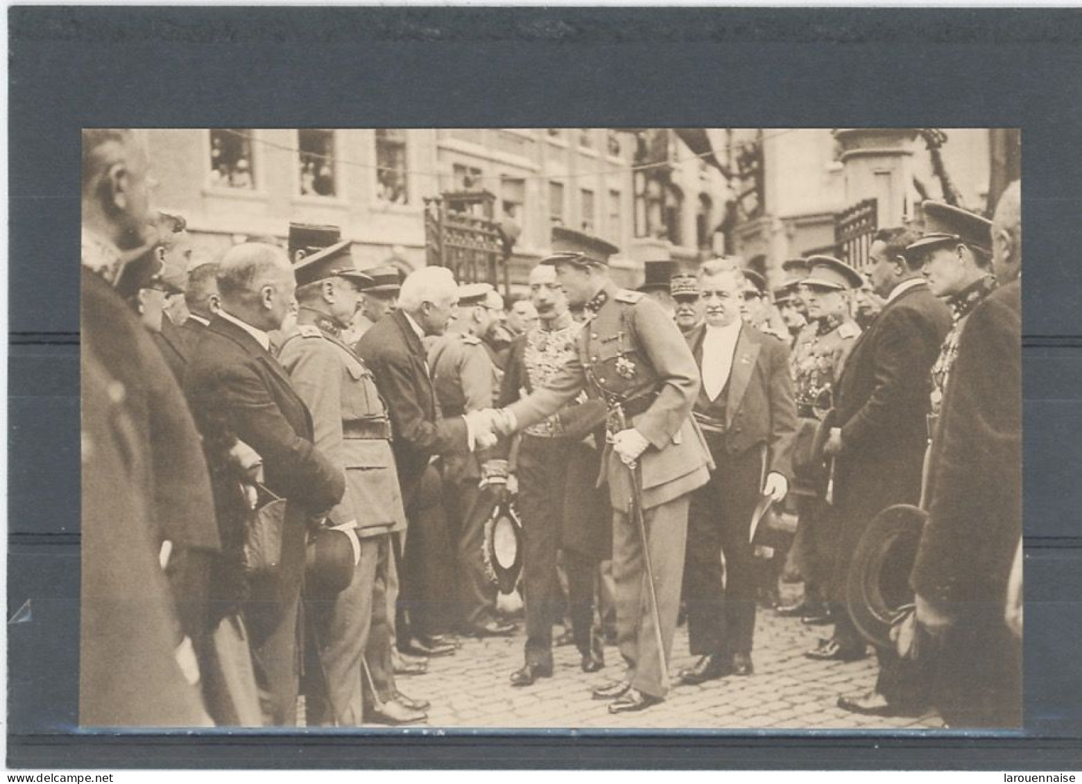 DINANT SOUVENIR DE L'INAUGURATION DU MONUMENT AUX MORT DE DINANT , 23 AOUT 1914 -LE PRINCE LÉOPOLD AVEC UN MAIRE FRANÇAI - Dinant