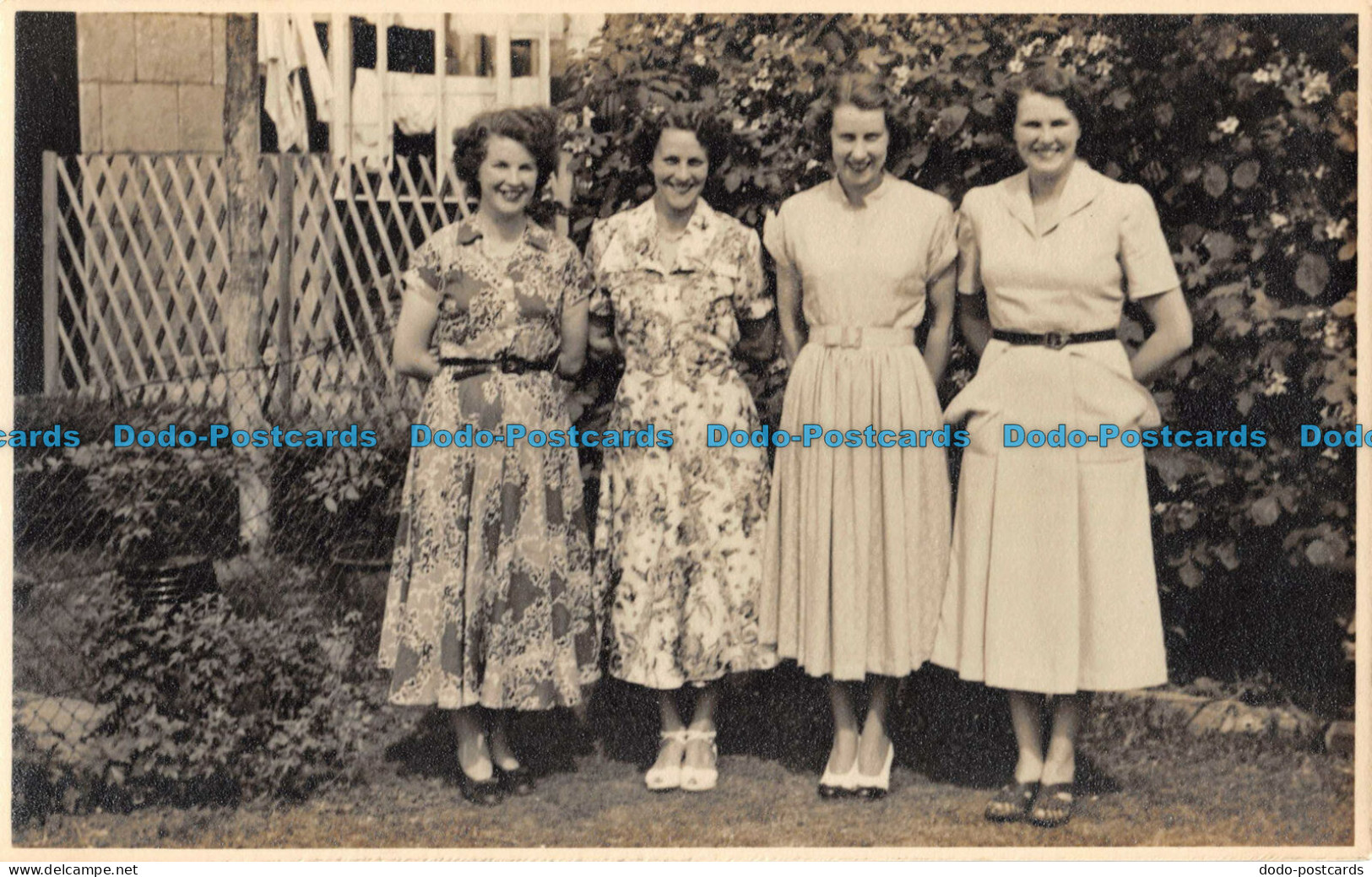 R085562 Four Women. Old Photography. Postcard - World