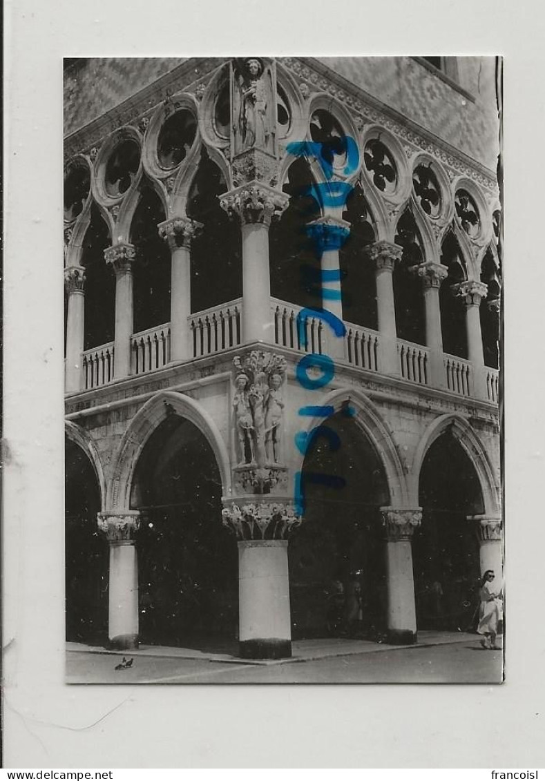 Venise. Palais Ducal, Angle Entre Le Môle Et La Piazzetta. Statue D'Adam Et Eve - Venezia
