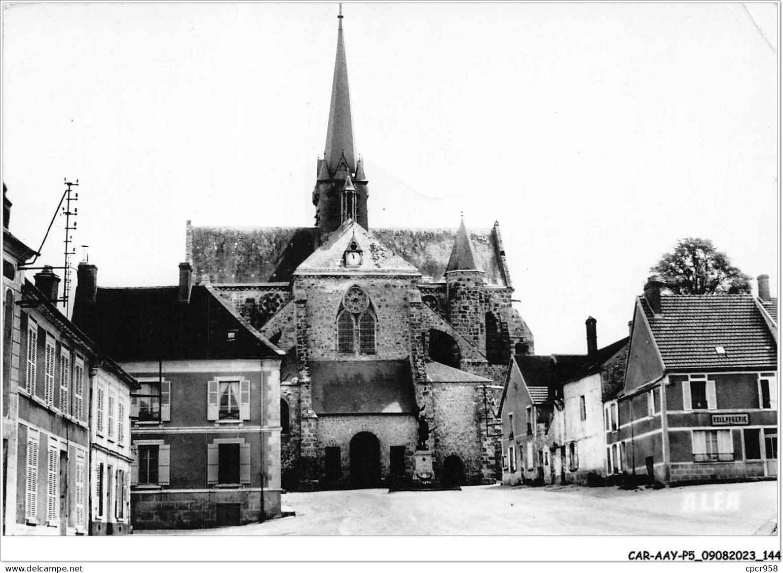 CAR-AAYP5-51-0373 - ORBAIS-L'ABBAYE - L'eglise Et La Place Jean D'ORBAIS - Andere & Zonder Classificatie