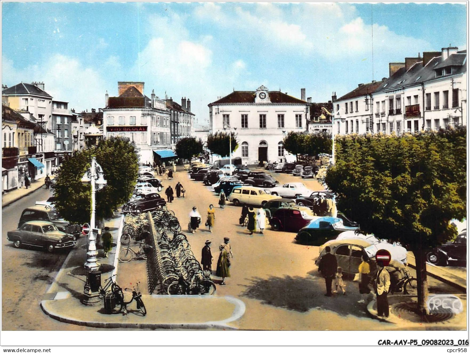 CAR-AAYP5-36-0309 - CHATEAUROUX - Place De La Republique - Chateauroux