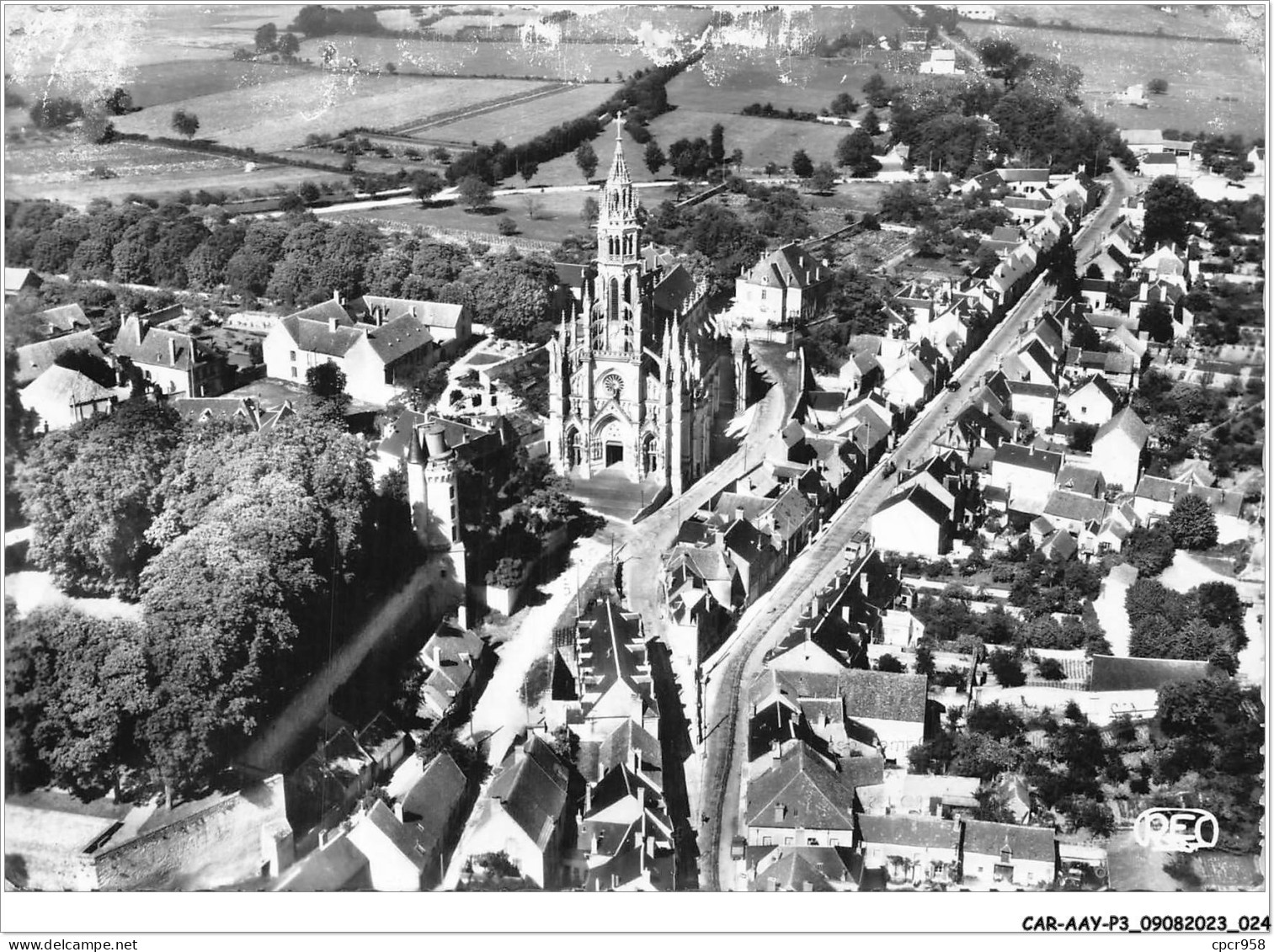 CAR-AAYP3-18-0155 - CHATEAUNEUF-SUR-CHER - La Basilique Notre-Dame Des Enfants - Vue Generale Aerienne - Chateauneuf Sur Cher