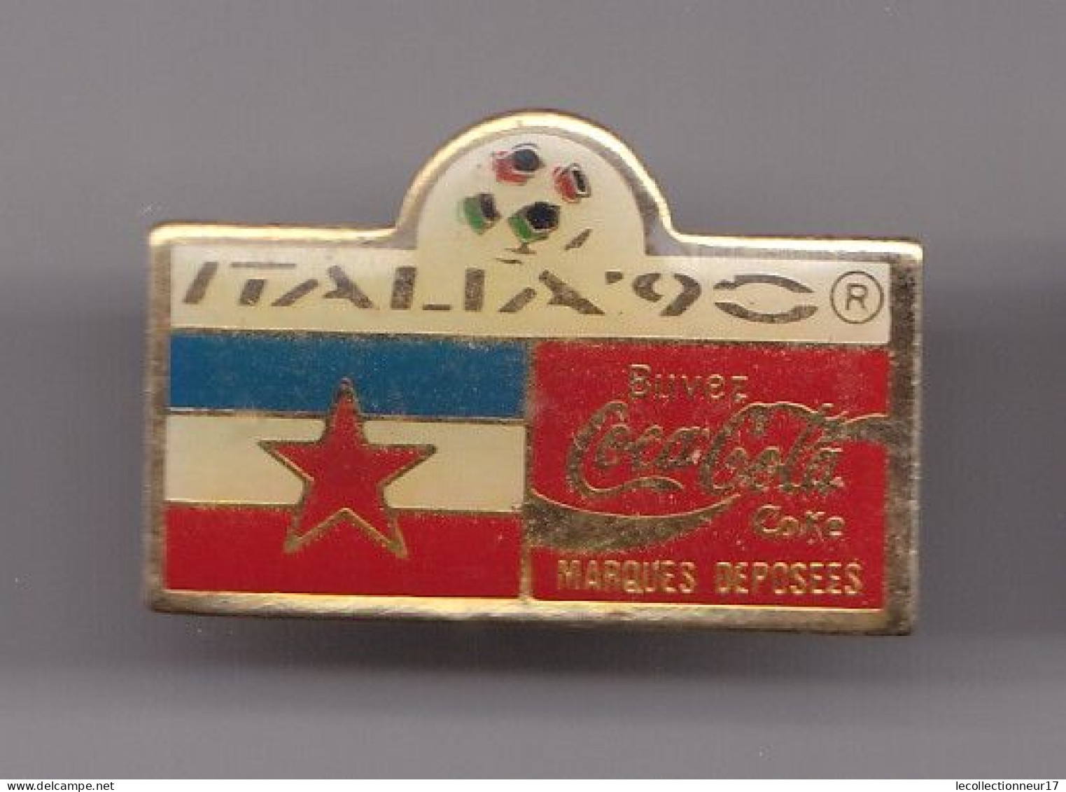 Pin's  Coca Cola  Italia 90 Coupe Du Monde Du Football  Drapeau De Réf 7209 - Coca-Cola