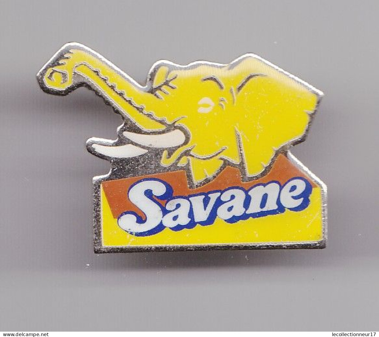 Pin's Eléphant Savane  Réf 8070 - Animales