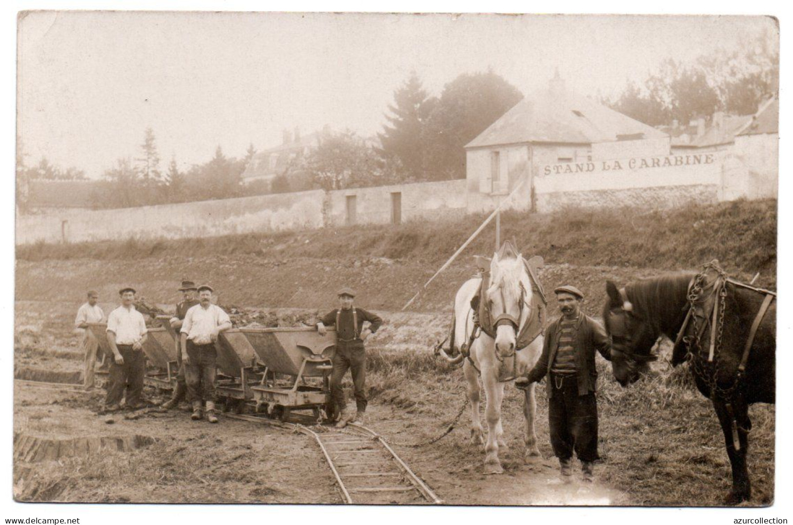 Groupe De Cantonniers. Wagonnets Tirés Par Des Chevaux. Carte Photo Non Située. ( Ain ? ) - Artisanat