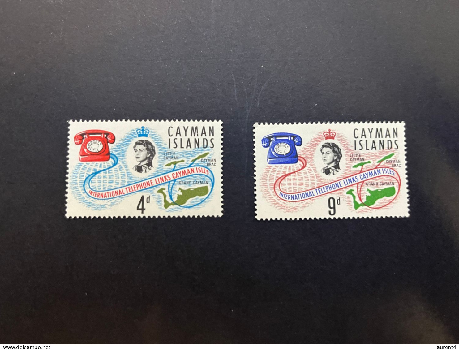 11-5-2024 (stamp)  Cayman Islands (2 Values) Telephne Link - Caimán (Islas)