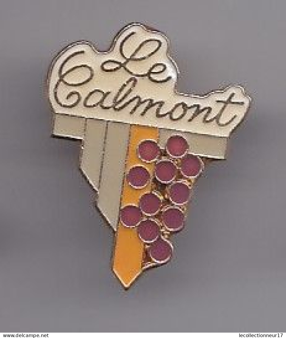 Pin's Le Calmont  Grappe De Raisin Réf 2316 - Autres & Non Classés