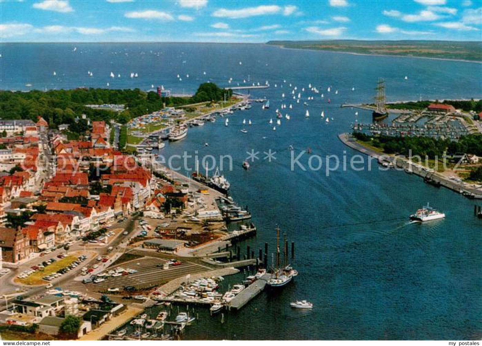 72946509 Travemuende Ostseebad Fliegeraufnahme Hafen Travemuende Ostseebad - Luebeck