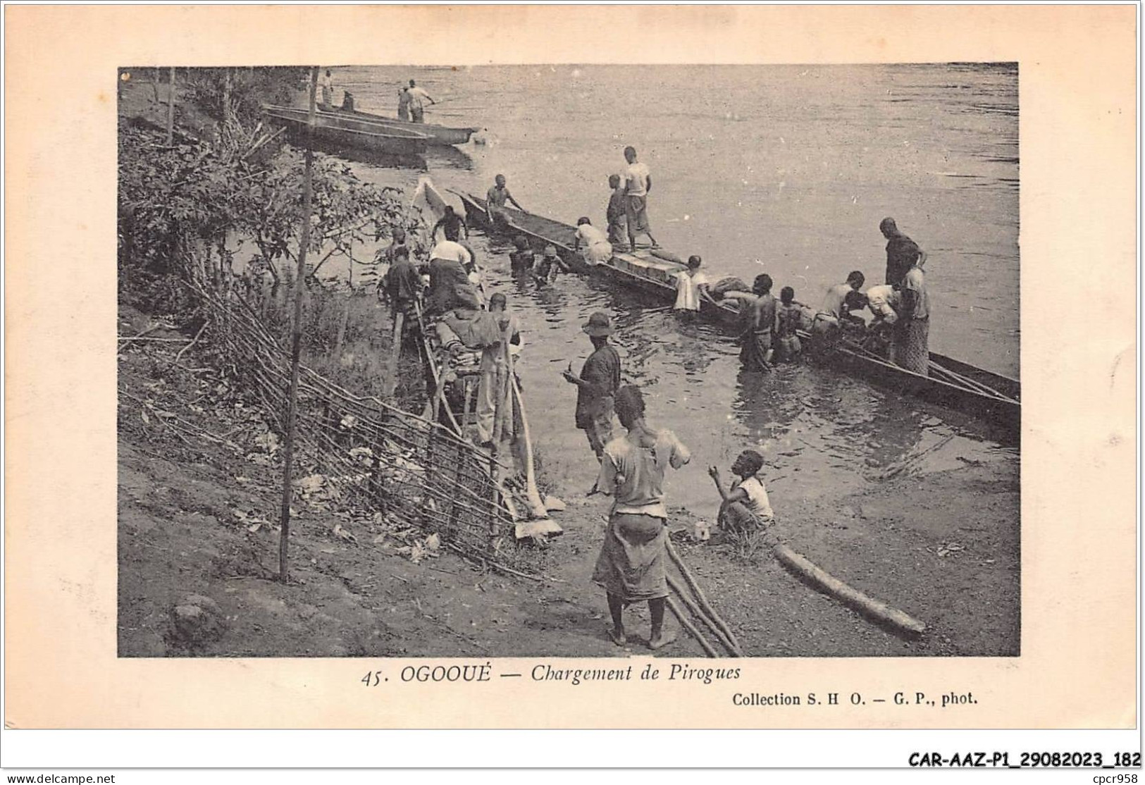 CAR-AAZP1-0092 - GABON - OGOOUE - Chargement De Pirogues  - Gabon