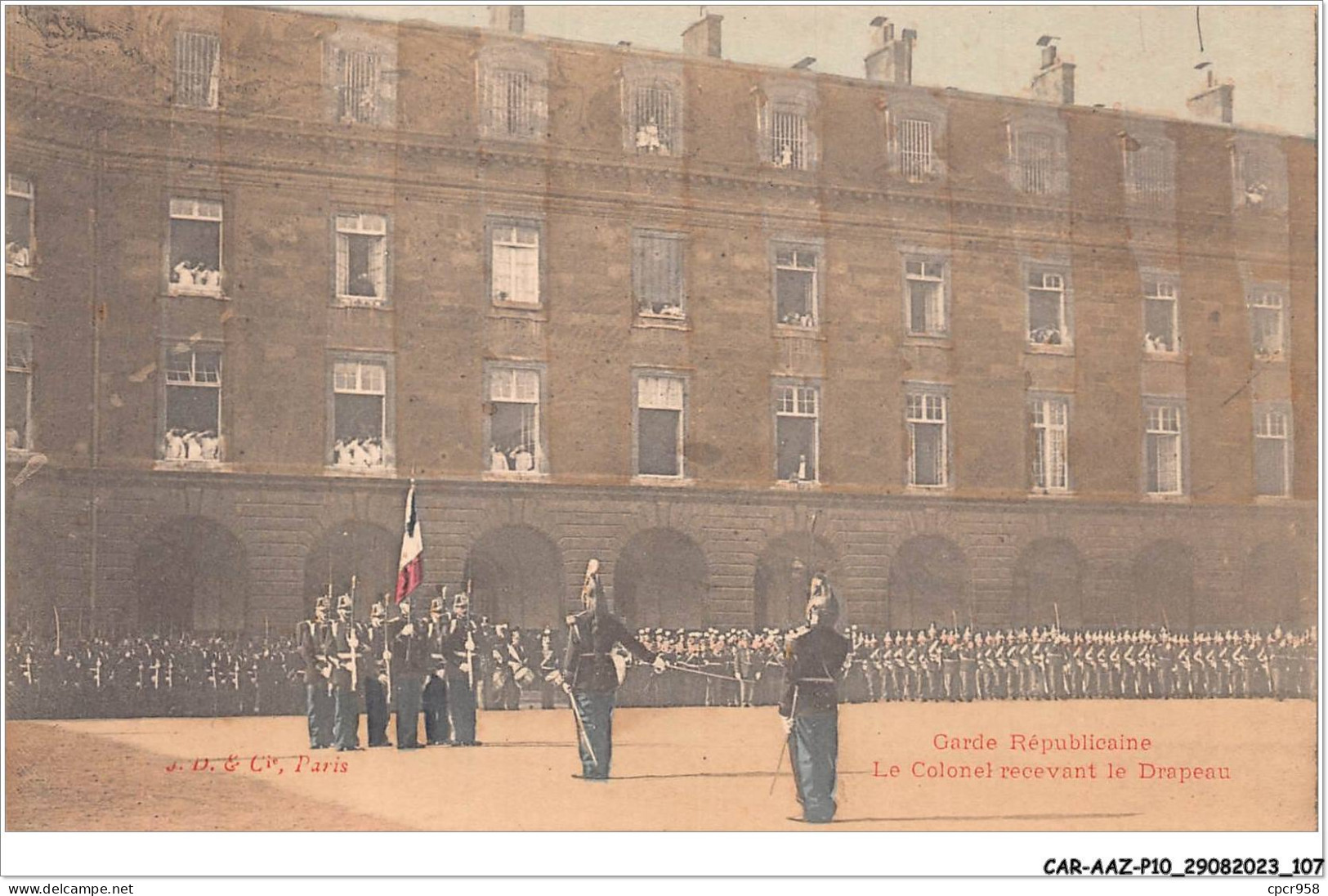 CAR-AAZP10-0773 - MILITAIRE - Garde Republicaine - Le Colonel Recevant Le Drapeau  - Patriotic