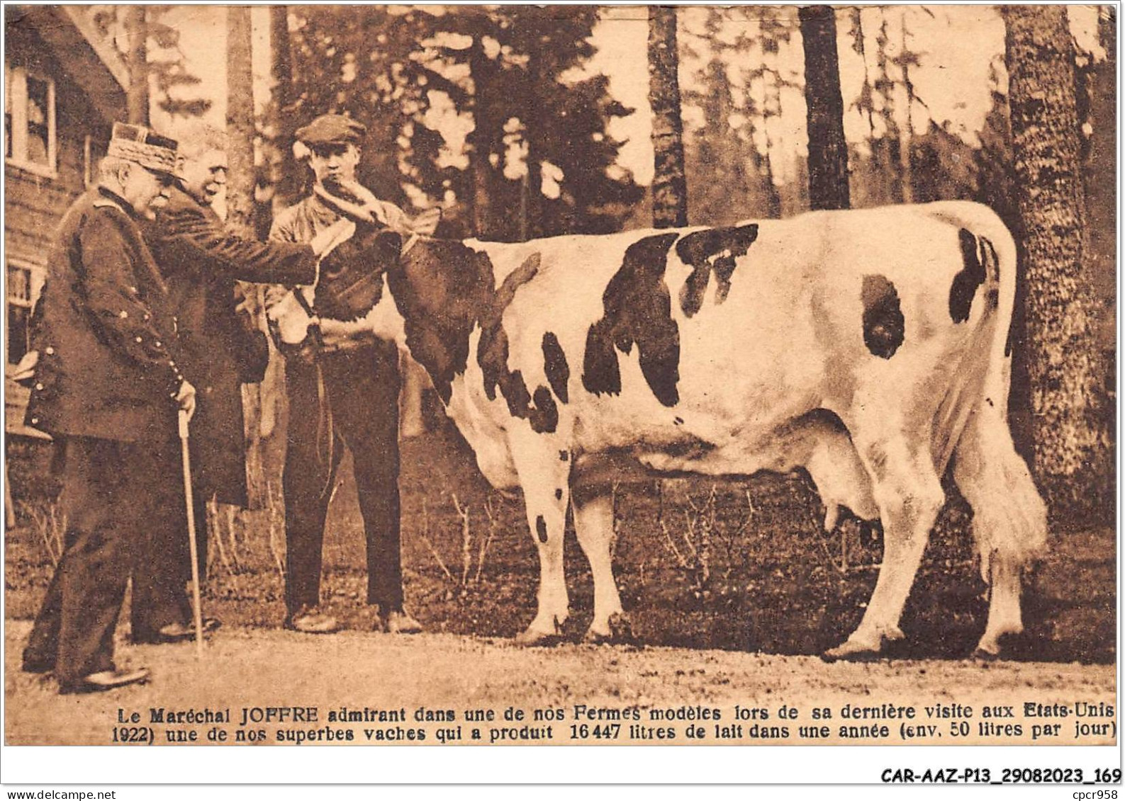 CAR-AAZP13-1049 - AGRICULTURE - Le Général Joffre Admirant Dans Une De Nos Fermes Modèles  - Fermes