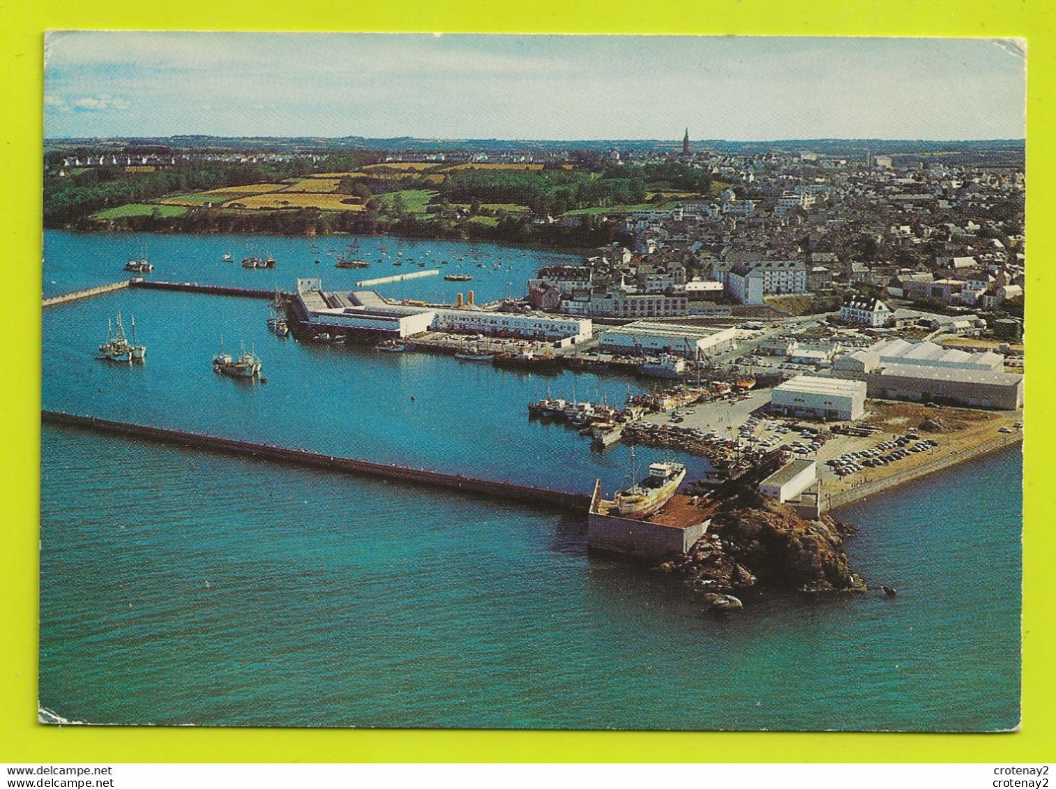 29 DOUARNENEZ N°1747 Le Port La Criée Et La Ville Bateaux De Pêche VOIR DOS - Douarnenez