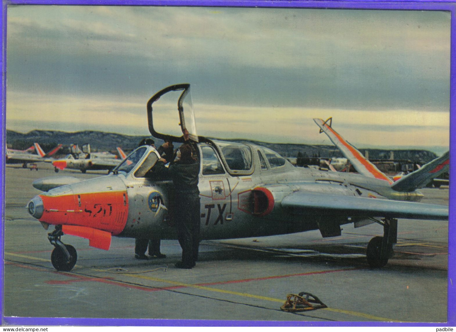 Carte Postale 13. Salon De Provence  école De L'Air  Avion D'entrainement   Très Beau Plan - Salon De Provence