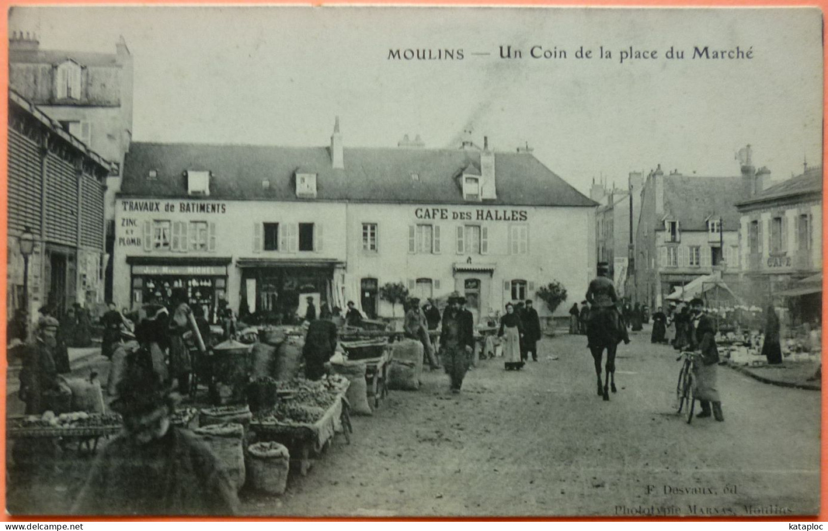 CARTE MOULINS - 03 - UN COIN DE LA PLACE DU MARCHE - 2 SCANS -20 - Moulins