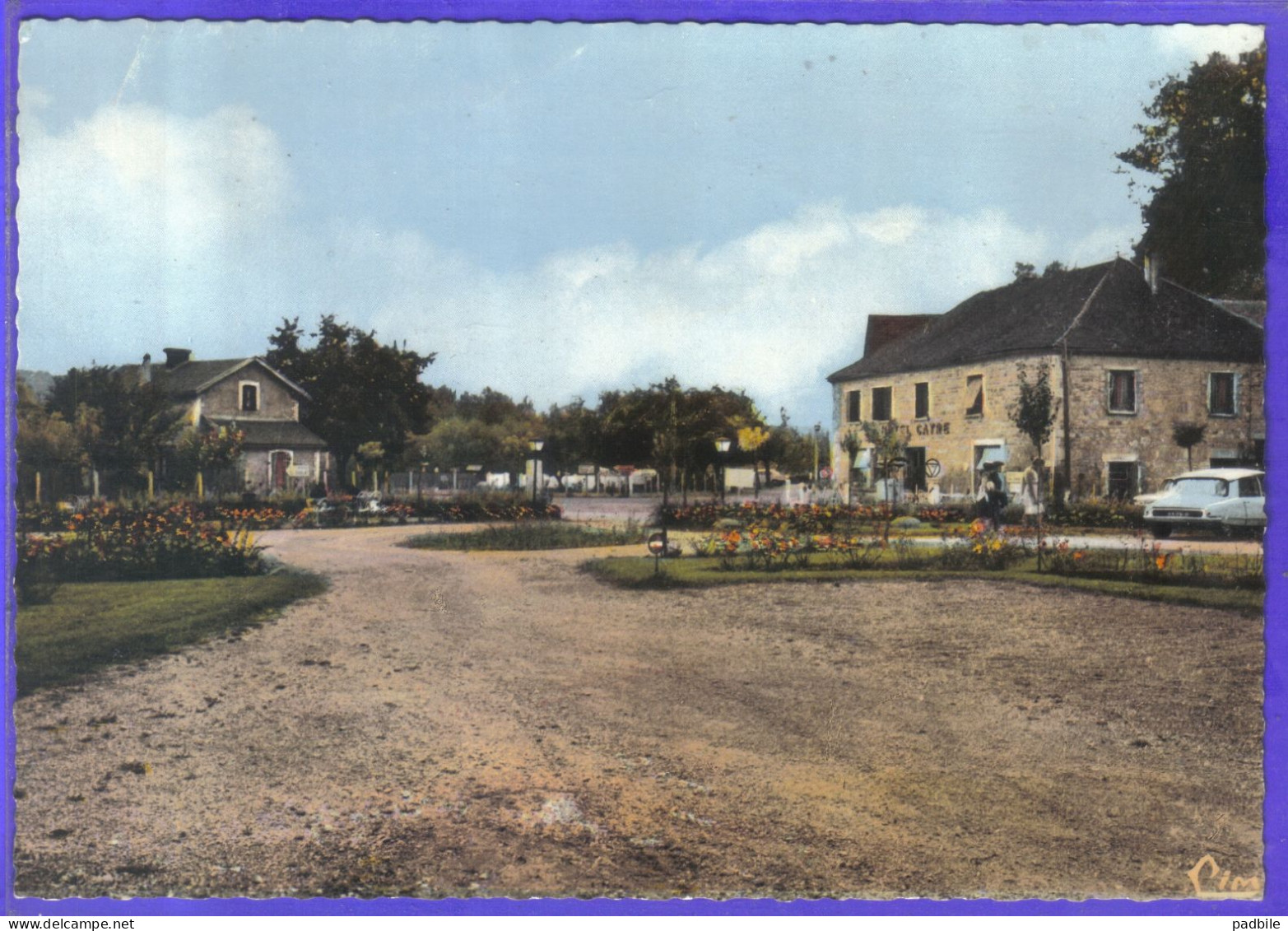 Carte Postale 24. Rouffilac De Carlux  Hotel Cayre  DS Citroën   Très Beau Plan - Sonstige & Ohne Zuordnung