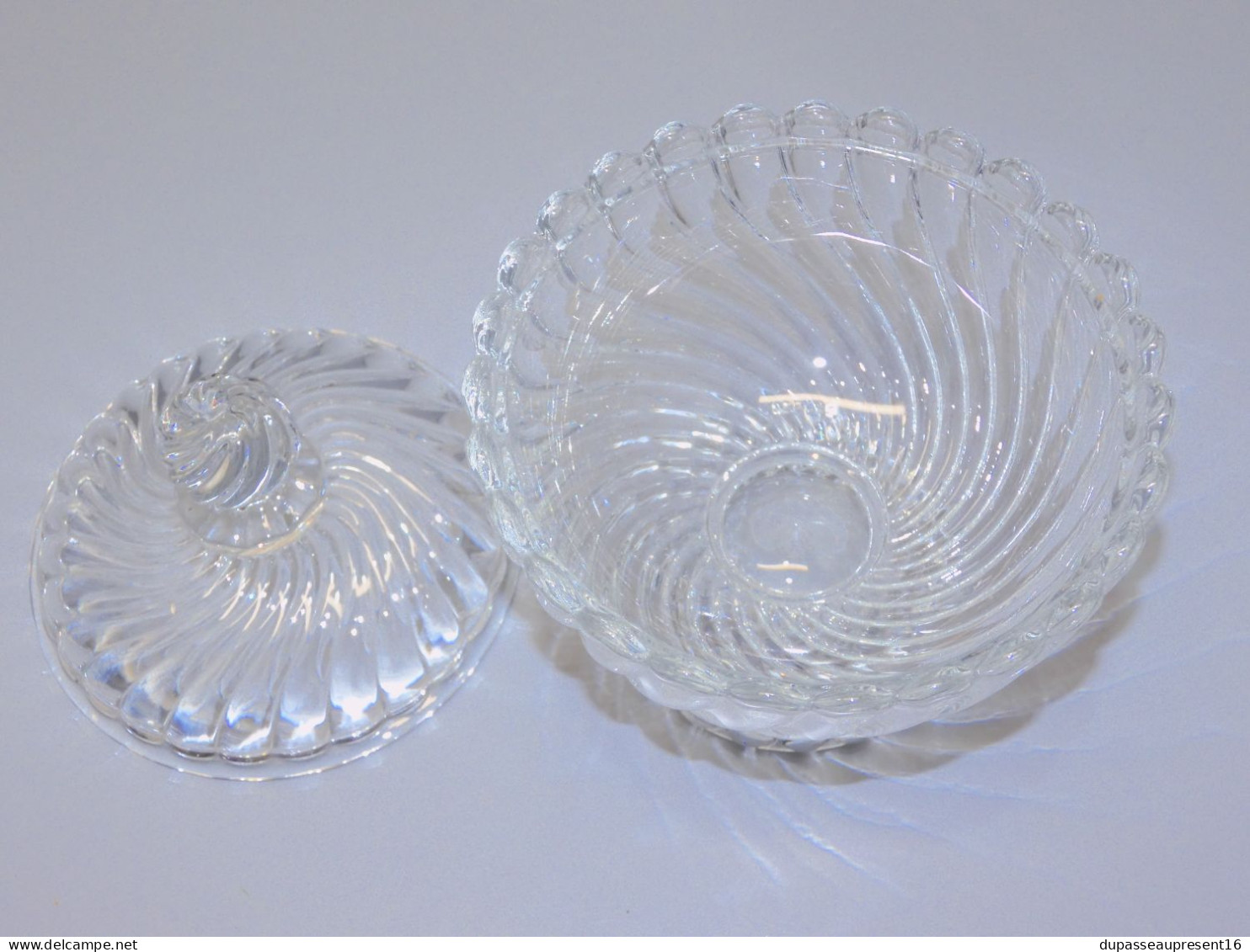 -POT COUVERT BONBONNIERE SUCRIER DRAGEOIR CONFITURIER CRISTAL Signé BACCARAT   E - Glas & Kristal