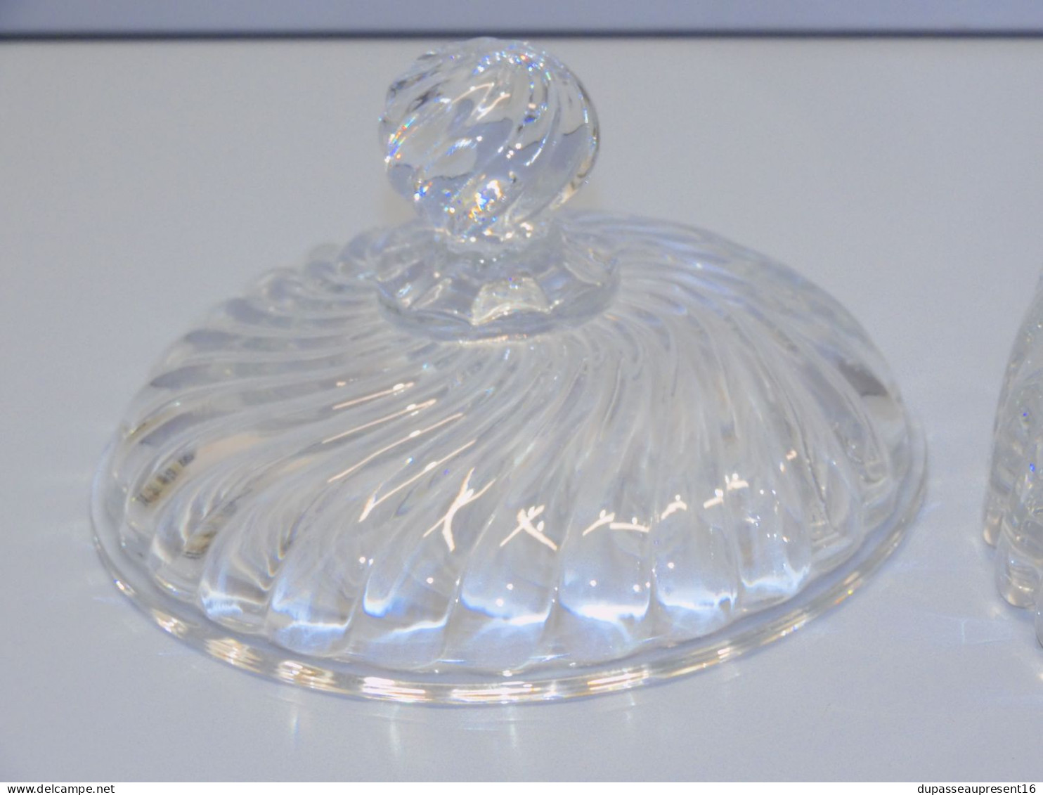 -POT COUVERT BONBONNIERE SUCRIER DRAGEOIR CONFITURIER CRISTAL signé BACCARAT   E