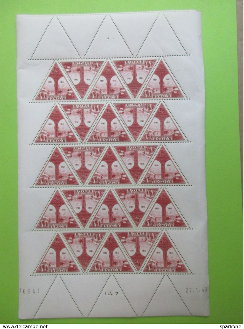 Feuille Entière 25 Timbres - Cote Française Des Somalis - Cinquantenaire Du Transfert Du Chef Lieu D'Obock à Djibouti - Unused Stamps