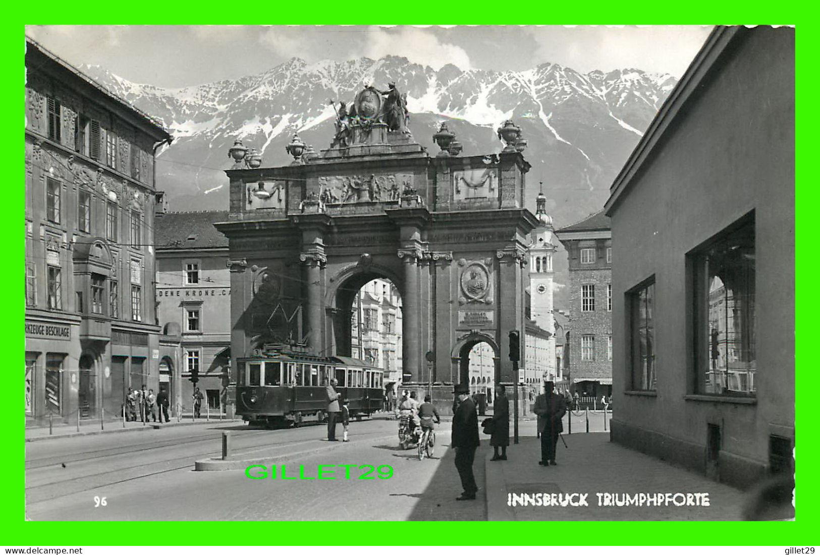 INNSBRUCK, AUTRICHE - TRIUMPHPFORTE - ANIMATED WITH PEOPLES - WRITTEN - VIKTOR HOLY & SOHN - - Innsbruck