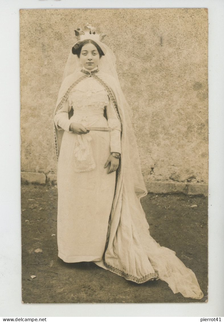 ENFANTS - Belle Carte Photo Jeune Fille Déguisée Avec Robe Du Moyen âge Et Couronne Début XXème (non Située) - Portraits