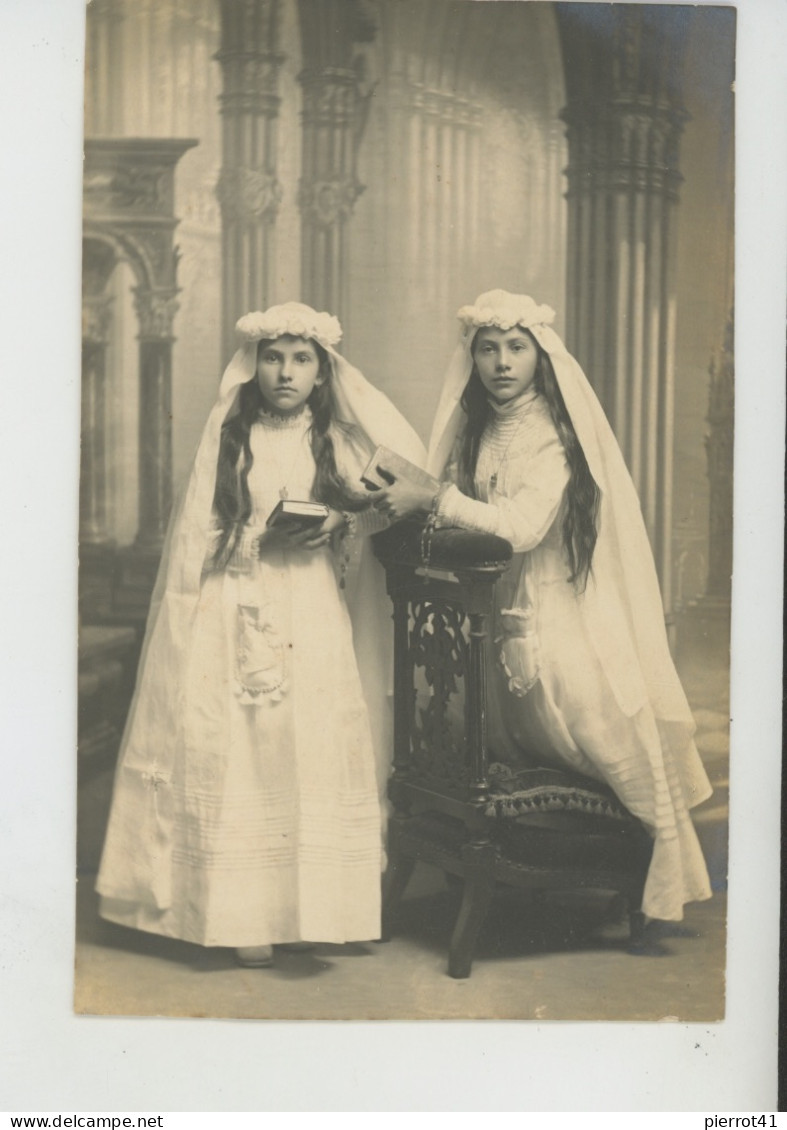 ENFANTS - LITTLE GIRL - MAEDCHEN - COMMUNION - Belle Carte Photo Jeunes Filles Jumelles Communiantes Début XXème - Abbildungen