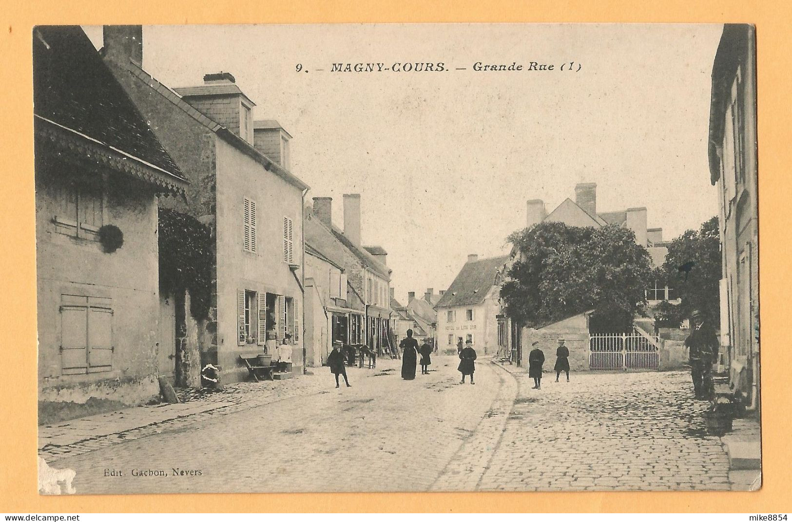 0322  CPA  MAGNY-COURS (Nièvre)  Grande-Rue -  Animée - Autres & Non Classés