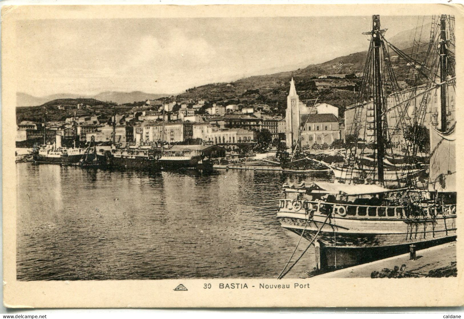 2B-CORSE  - BASTIA -  Nouveau. Port - Bastia