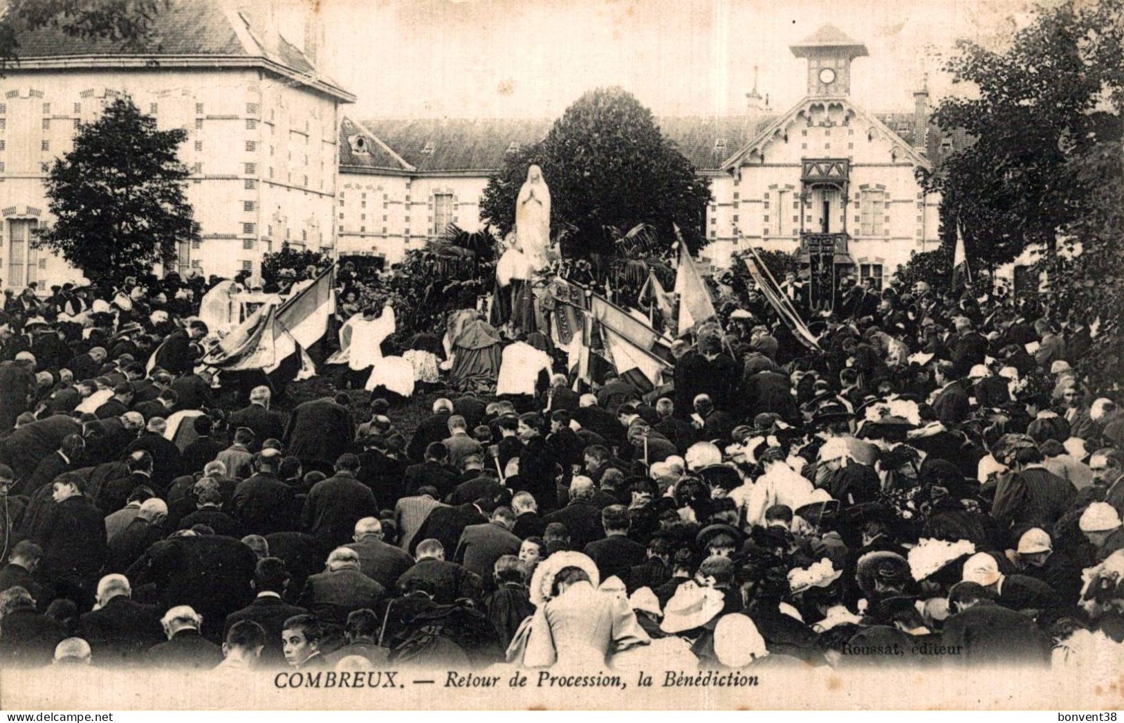 K1105 - COMBREUX - D45 - Retour De Procession - La Bénédiction - Andere & Zonder Classificatie