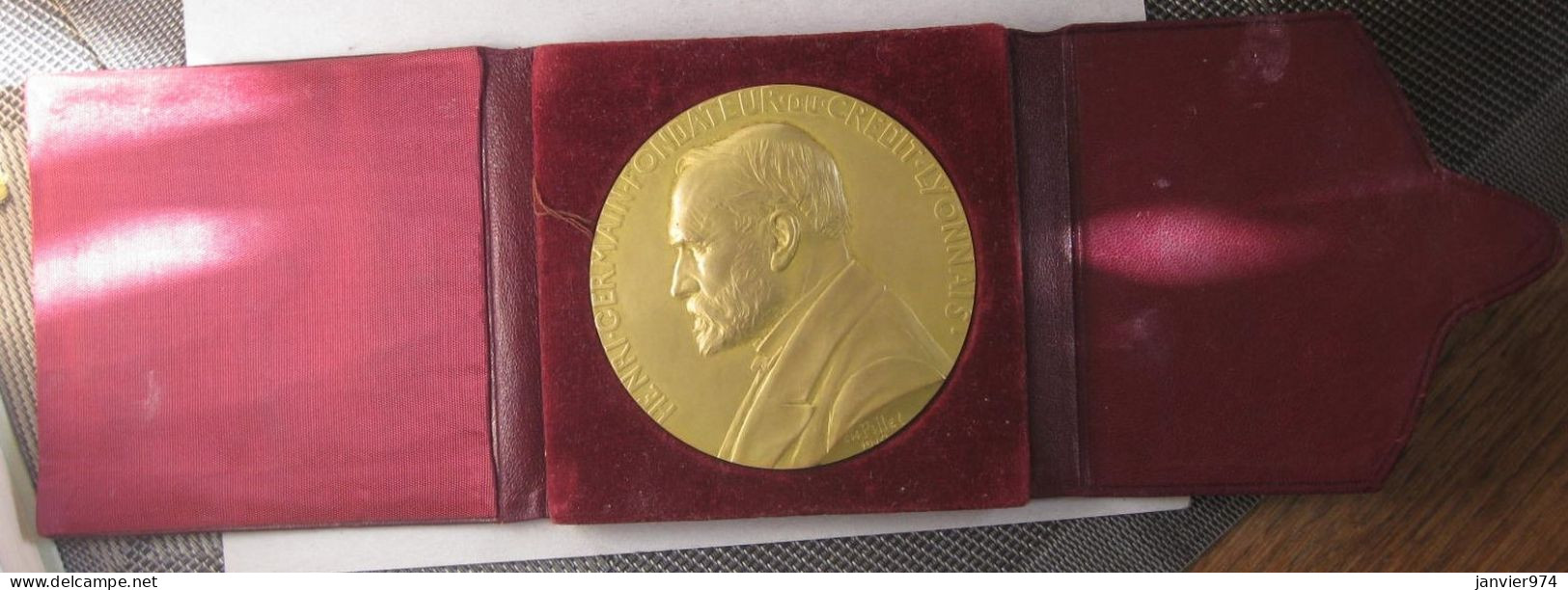 Médaille Avec Sa Boite En Cuir. Henri Germain ,Crédit Lyonnais , Attribuée à Cimetiere  Par Pillet 1910 - Andere & Zonder Classificatie