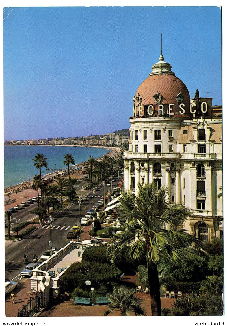 Nice - La Promenade Des Anglais, L'Hôtel Négresco - Cafés, Hotels, Restaurants