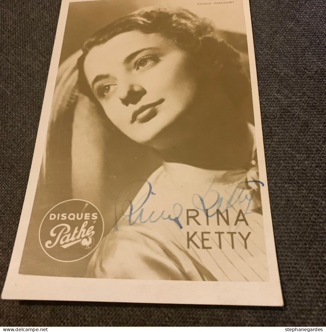 Carte Postale Chanteuse Rina Ketty Dedicacee - Artisti