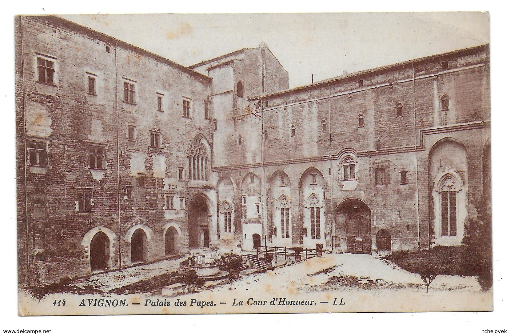 (84). Avignon. 2 Cp. (12) Palais Des Papes 1930 & Avignon (2) - Avignon