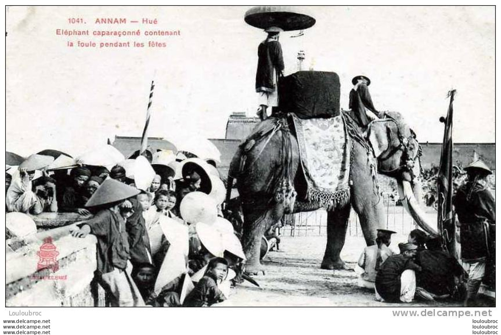 ANNAM HUE ELEPHANT CARAPACONNE CONTENANT LA FOULE PENDANT LES FETES - Vietnam