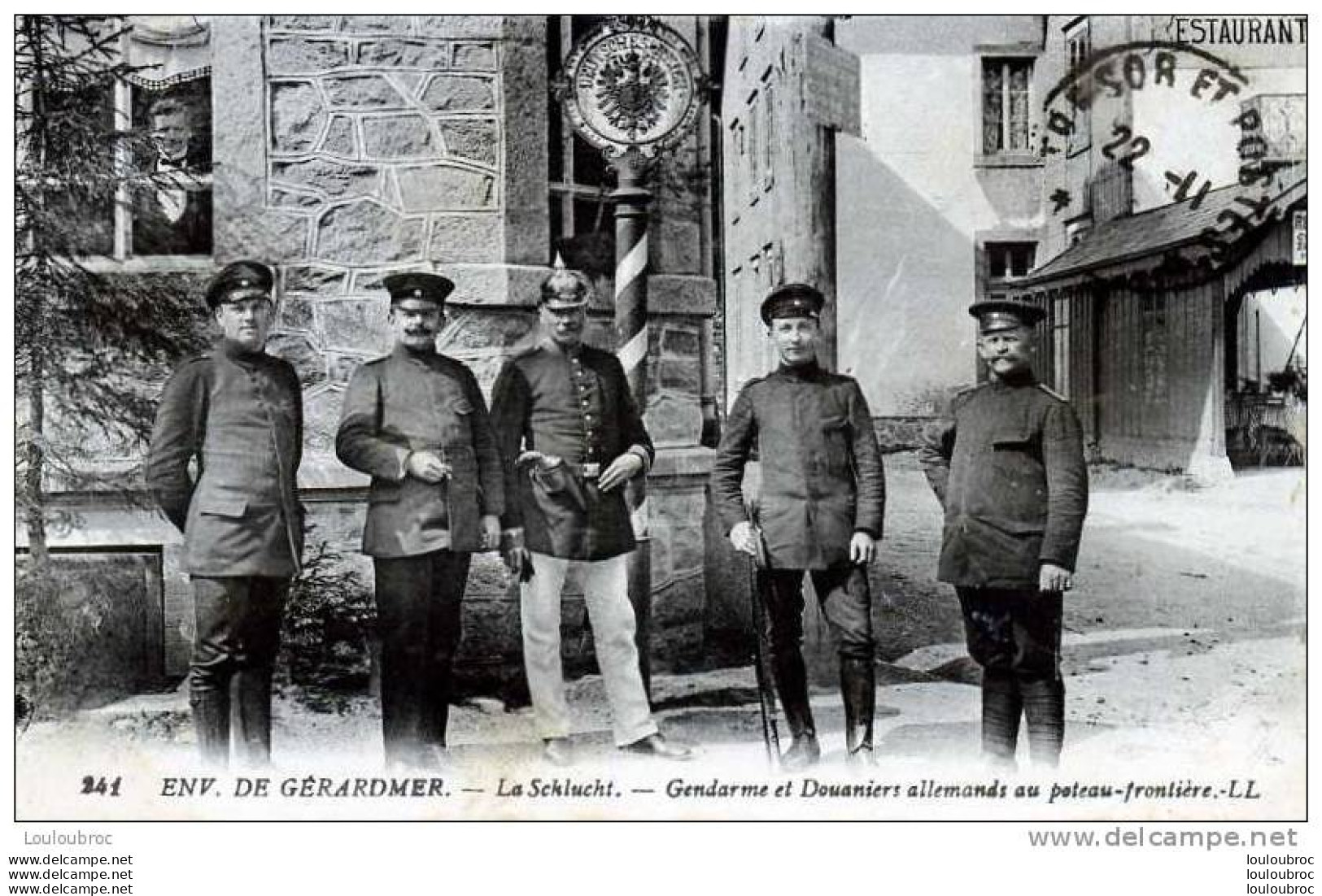 88 LA SCHLUCHT ENVIRONS DE GERARDMER GENDARME ET DOUANIERS ALLEMANDS AU POTEAU FRONTIERE - Otros & Sin Clasificación